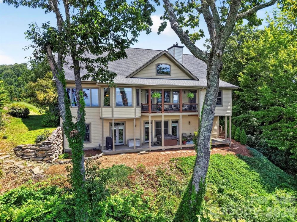 851 Sunlight Ridge Drive Hendersonville, NC 28792
