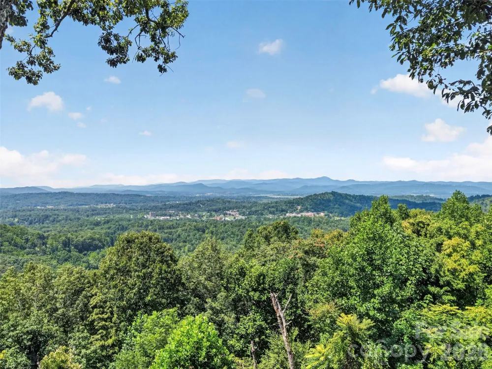 851 Sunlight Ridge Drive Hendersonville, NC 28792