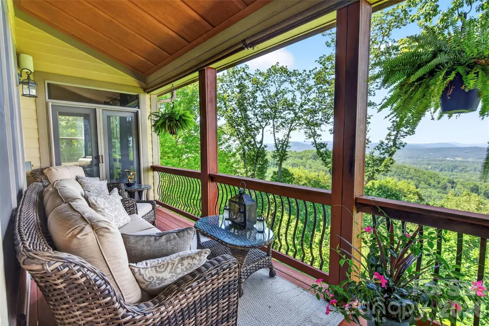 851 Sunlight Ridge Drive Hendersonville, NC 28792