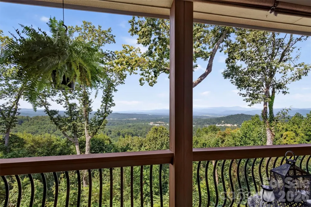 851 Sunlight Ridge Drive Hendersonville, NC 28792