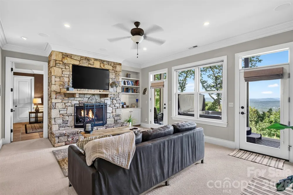 851 Sunlight Ridge Drive Hendersonville, NC 28792