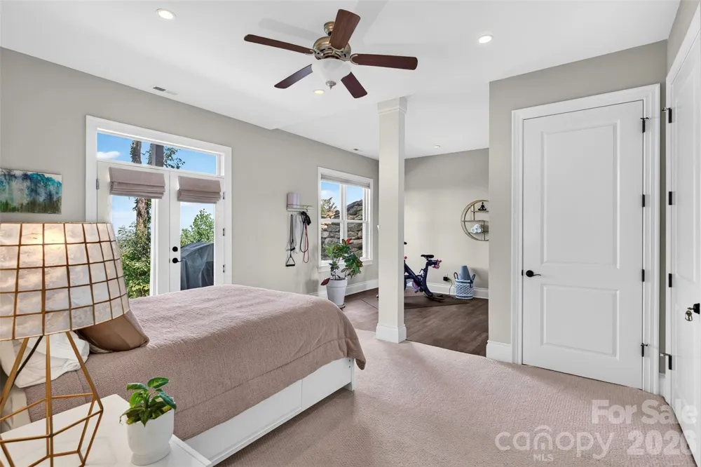 851 Sunlight Ridge Drive Hendersonville, NC 28792