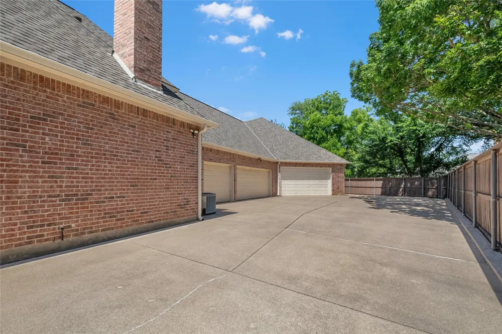 215 Bent Creek Court Southlake, TX 76092