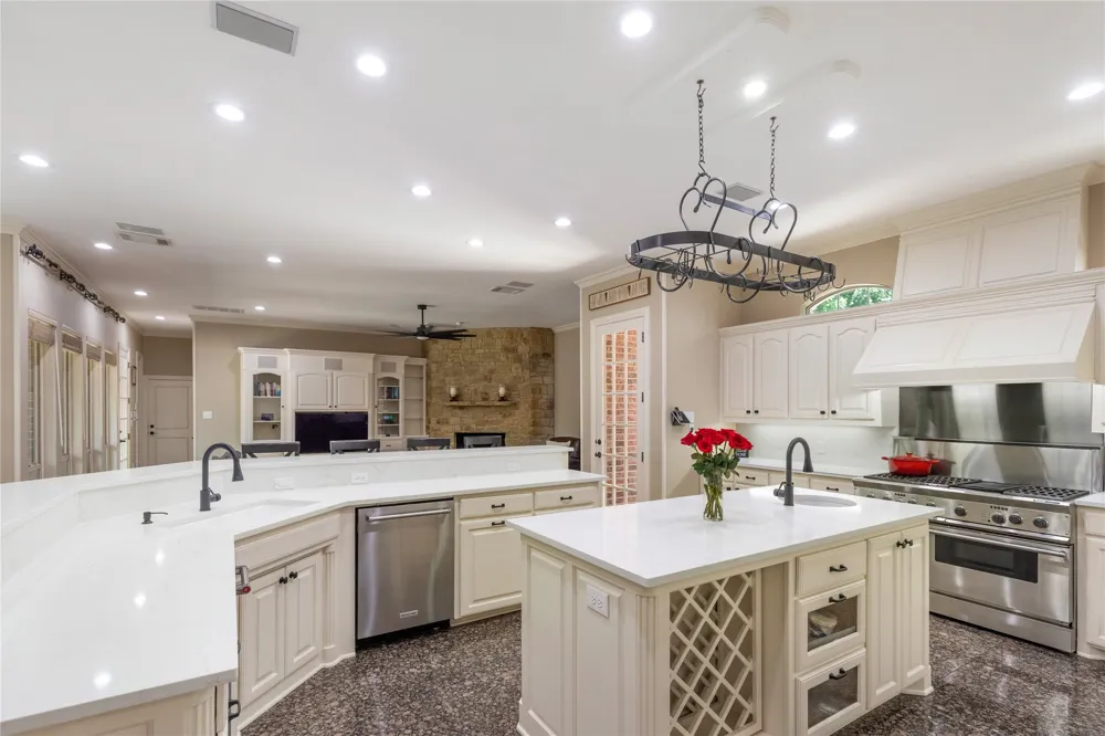215 Bent Creek Court Southlake, TX 76092