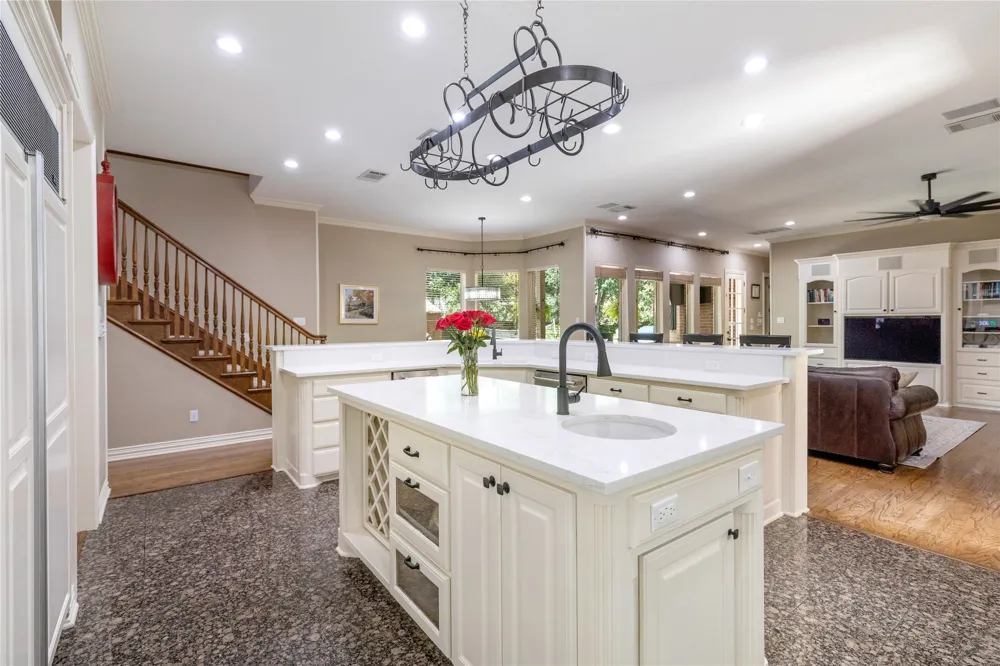 215 Bent Creek Court Southlake, TX 76092