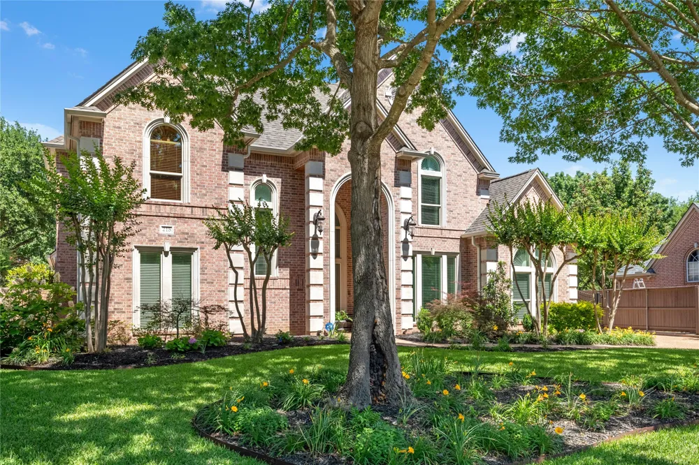 215 Bent Creek Court Southlake, TX 76092
