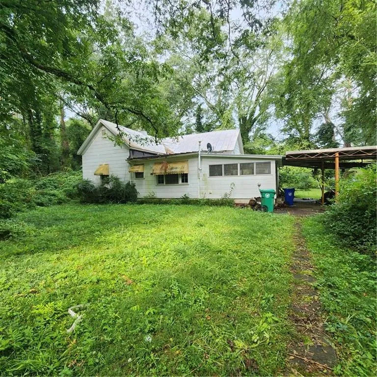 5300 Flakes Mill Road Ellenwood, GA 30294