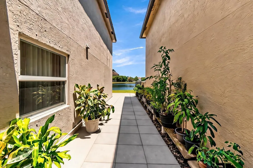 6642 Rainwood Cove Lane Lake Worth, FL 33463