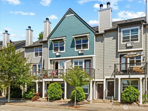 758 SE Fairwinds Loop