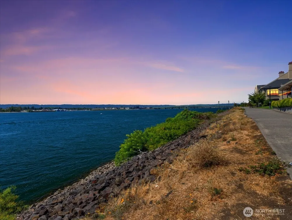 758 SE Fairwinds Loop Vancouver, WA 98661