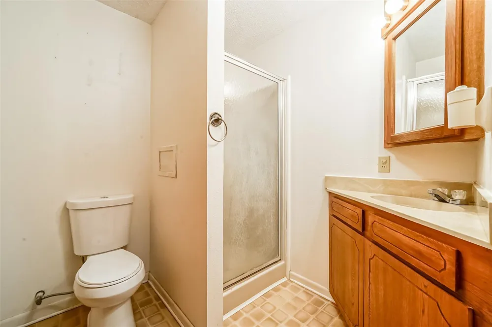 512 County Road 2550 Cleveland, TX 77327