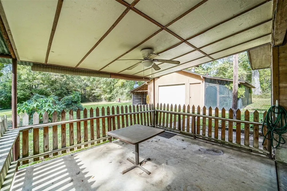 512 County Road 2550 Cleveland, TX 77327