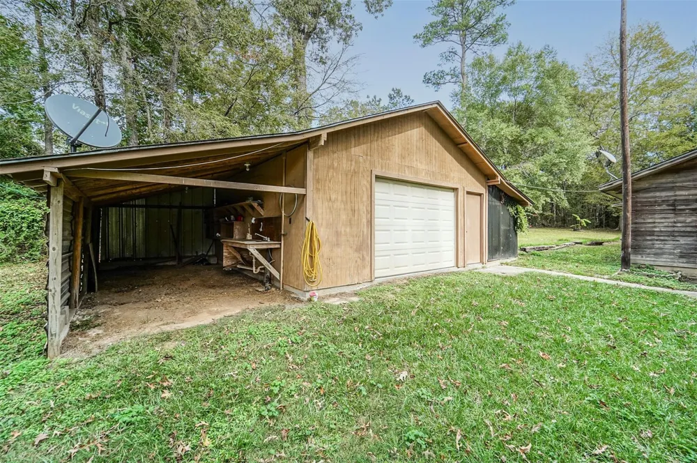 512 County Road 2550 Cleveland, TX 77327