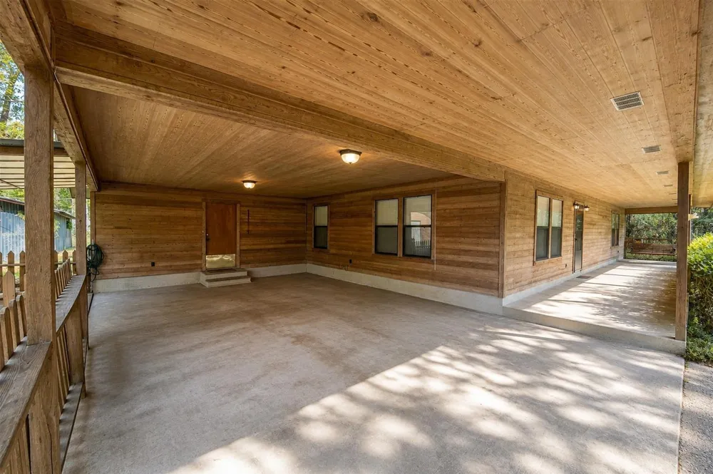 512 County Road 2550 Cleveland, TX 77327