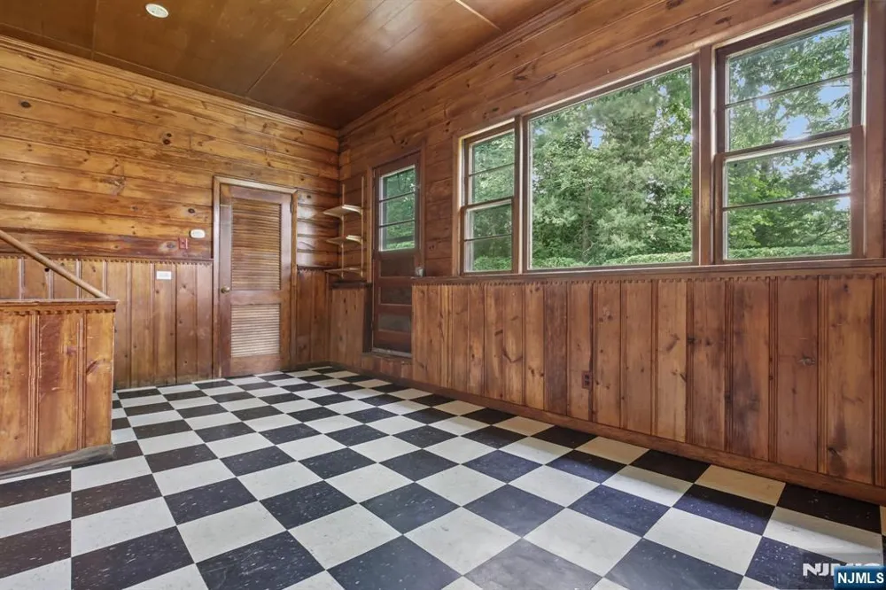 195 Riveredge Road 1 Tenafly, NJ 07670
