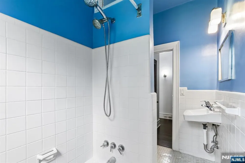 195 Riveredge Road 1 Tenafly, NJ 07670
