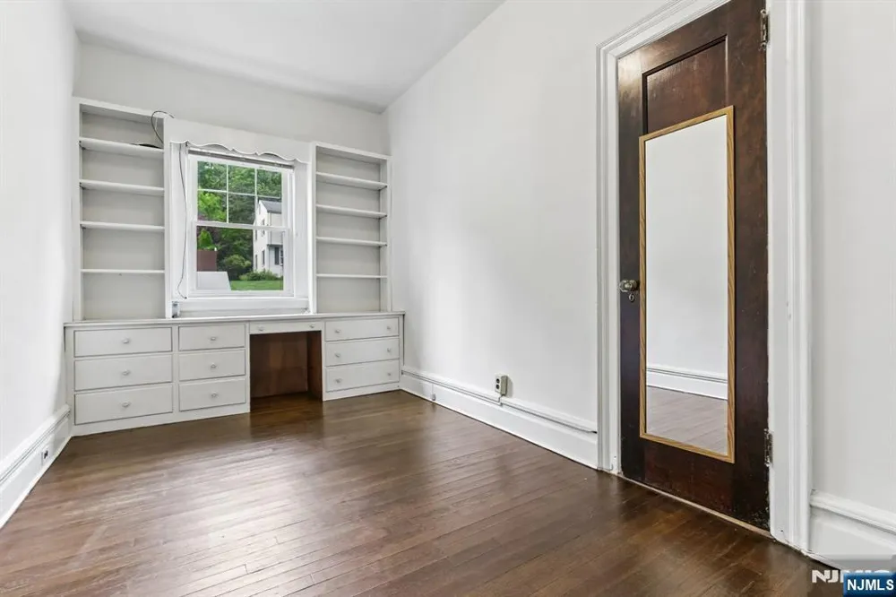 195 Riveredge Road 1 Tenafly, NJ 07670