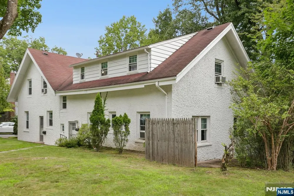 195 Riveredge Road 1 Tenafly, NJ 07670