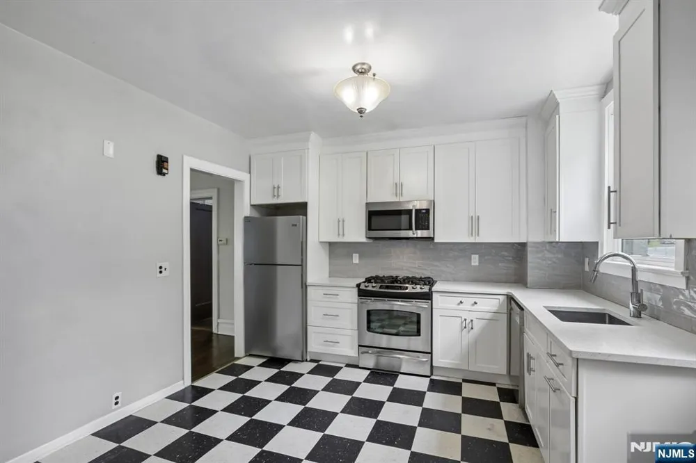 195 Riveredge Road 1 Tenafly, NJ 07670