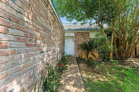 13307 Robinglen Drive