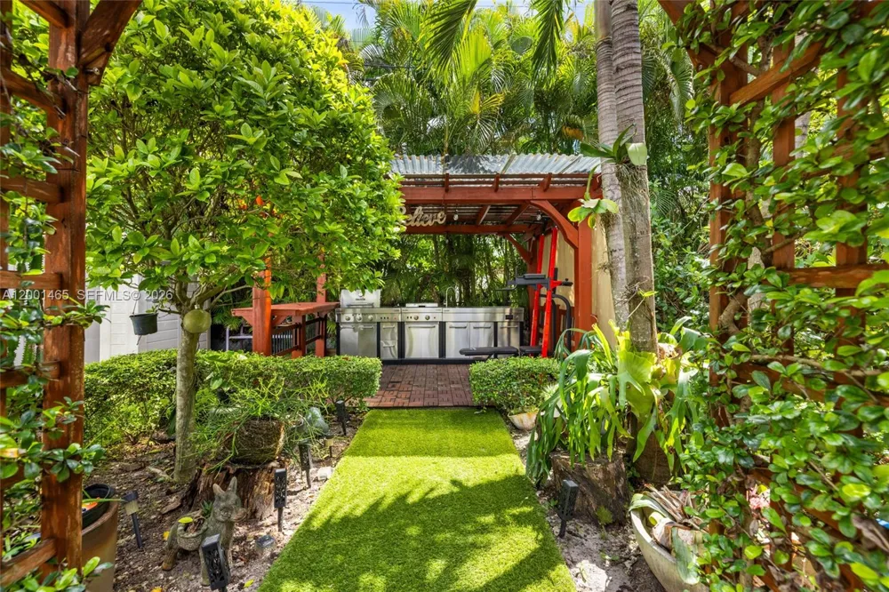 2121 Red Rd #0 Coral Gables, FL 33155