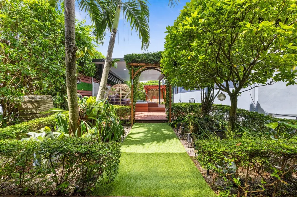 2121 Red Rd #0 Coral Gables, FL 33155