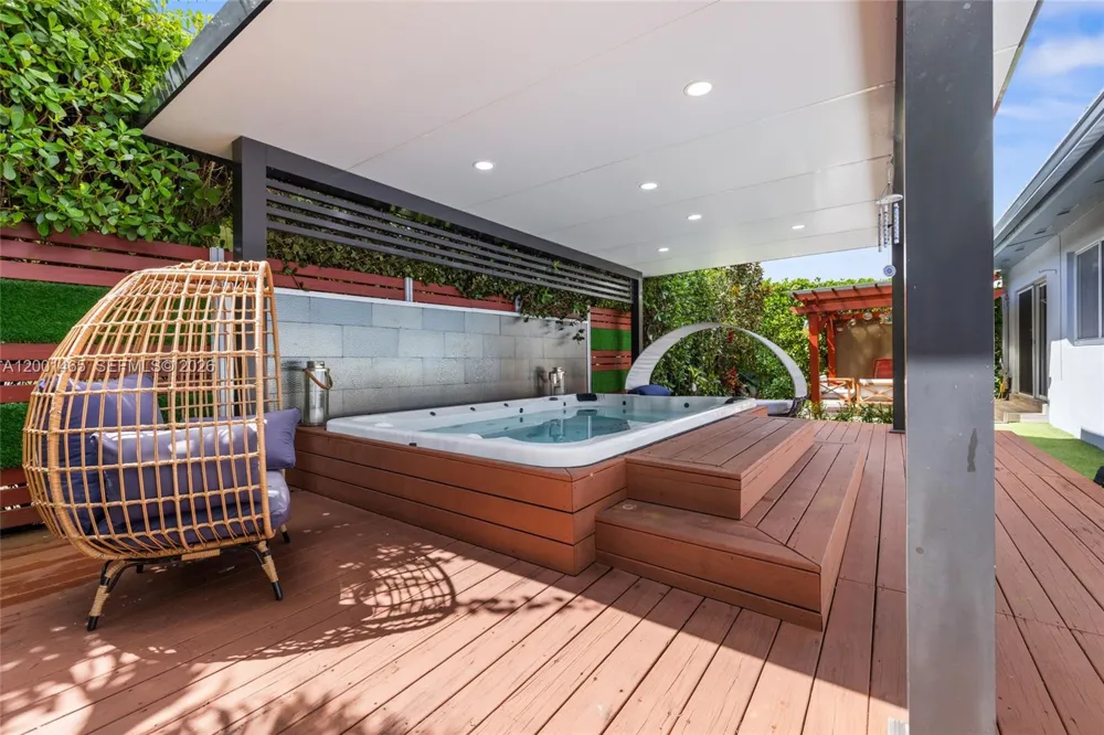 2121 Red Rd #0 Coral Gables, FL 33155
