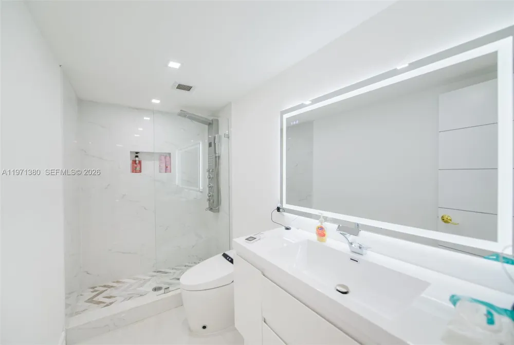1950 S Ocean Dr #8J Hallandale Beach, FL 33009