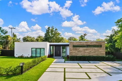 2120 NE 197th Ter