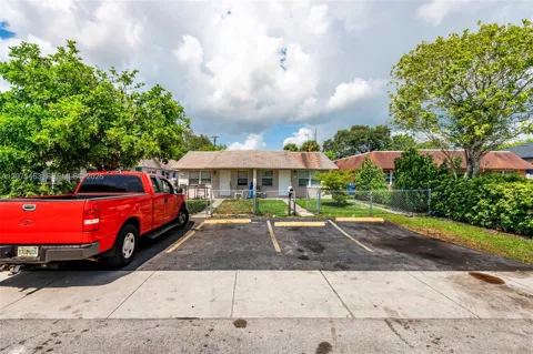 1607 NW 8th Ave #2