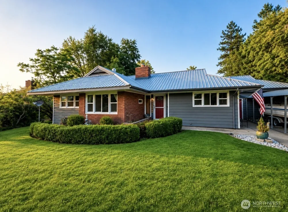 233 E 2nd Street Tonasket, WA 98855