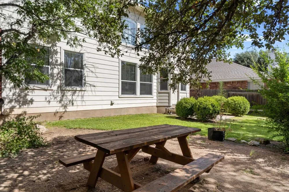 8024 Whitworth Lane Round Rock, TX 78681