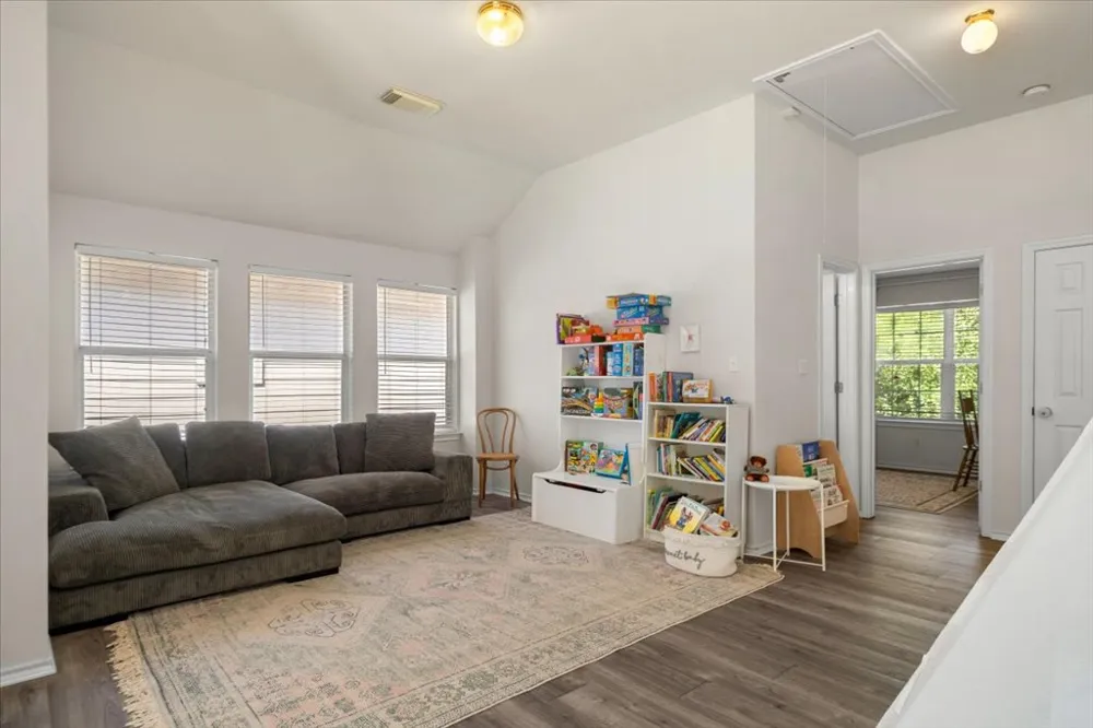 8024 Whitworth Lane Round Rock, TX 78681