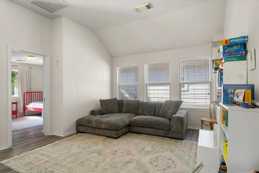 8024 Whitworth Lane Round Rock, TX 78681