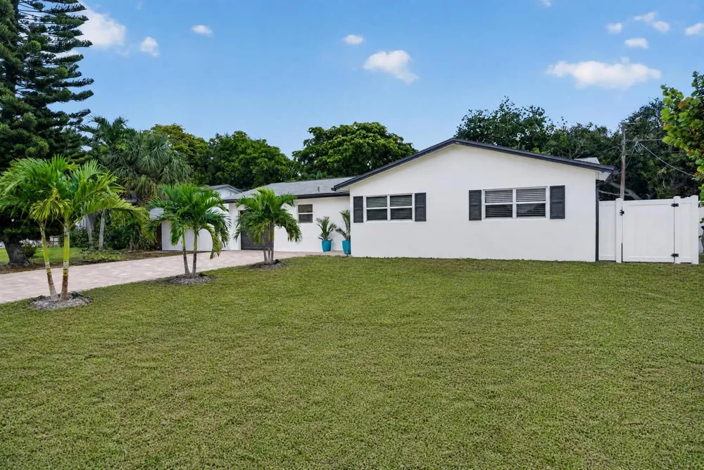 2521 Jaeger Drive Delray Beach, FL 33444