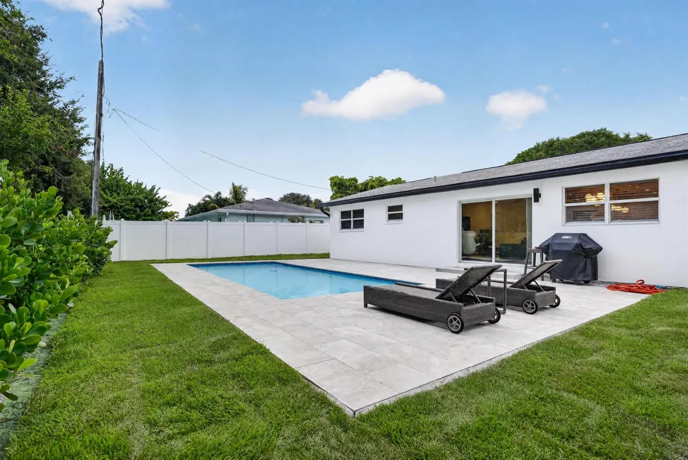 2521 Jaeger Drive Delray Beach, FL 33444