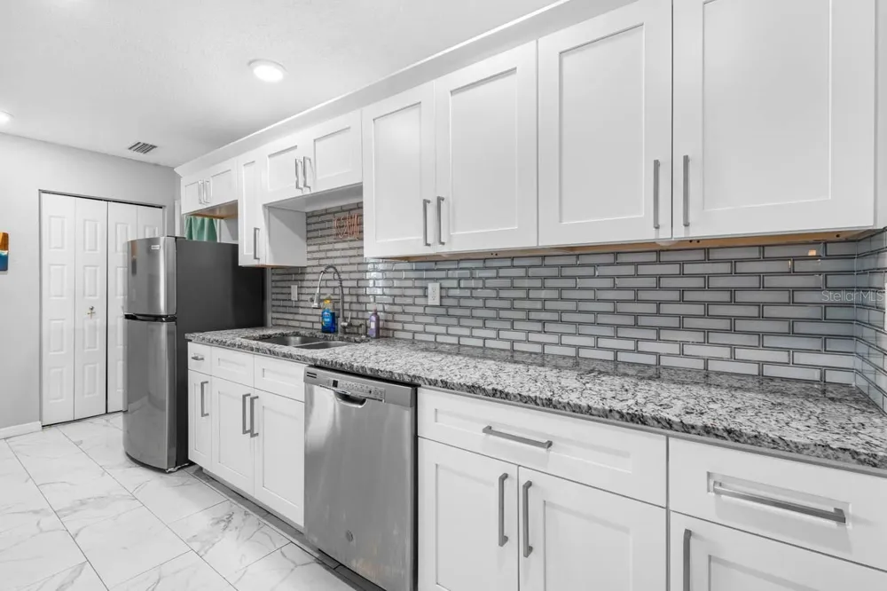 234 AMESBURY CIRCLE Sun City Center, FL 33573