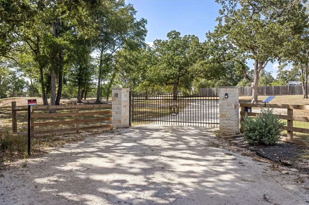 1121 Allen Road Brenham, TX 77833