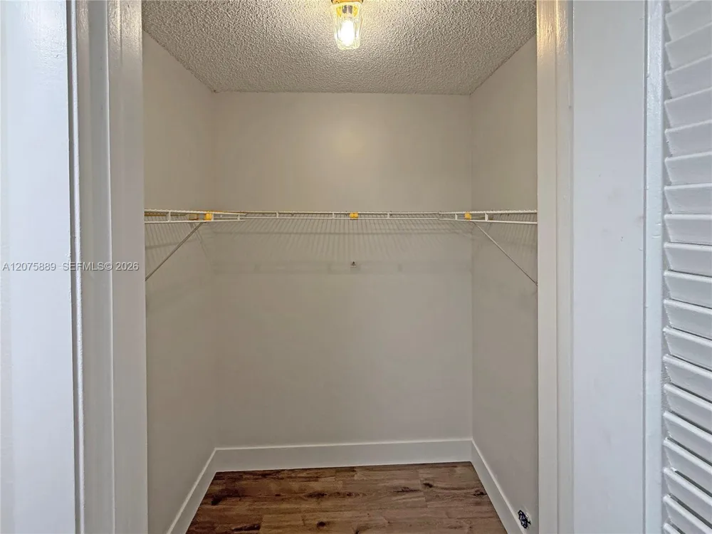 995 SW 84th Ave #309 Miami, FL 33144