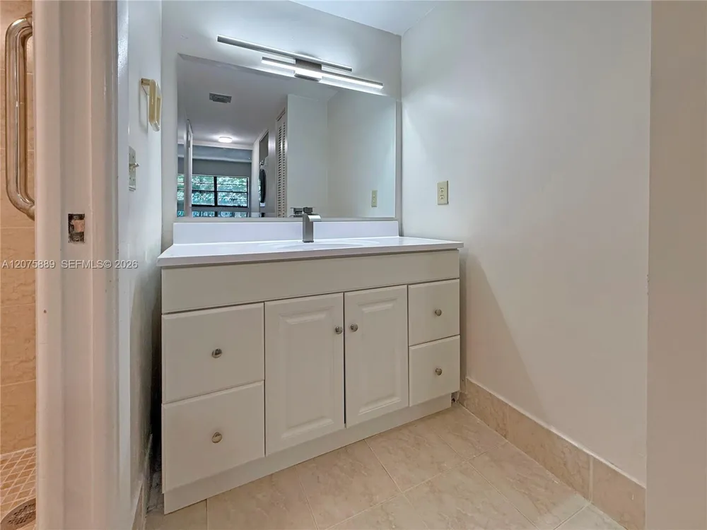 995 SW 84th Ave #309 Miami, FL 33144