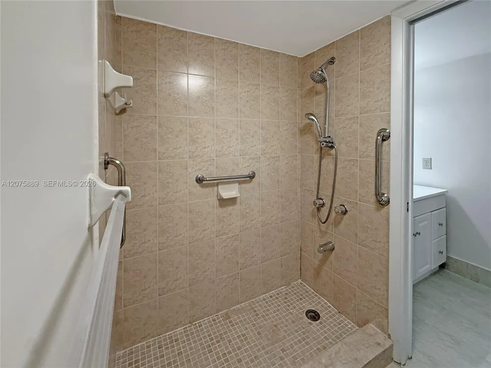 995 SW 84th Ave #309 Miami, FL 33144