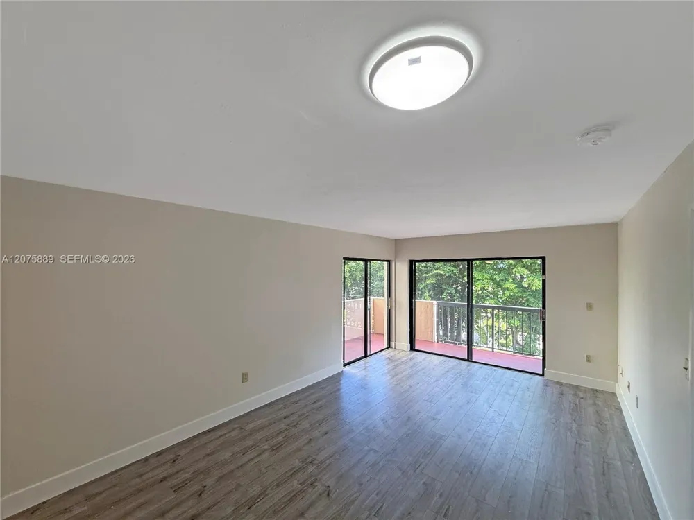 995 SW 84th Ave #309 Miami, FL 33144