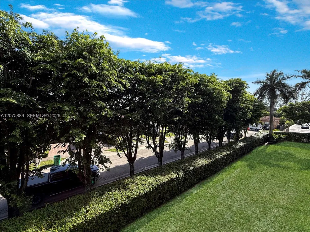 995 SW 84th Ave #309 Miami, FL 33144