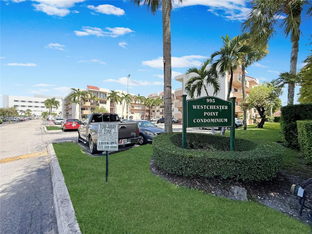 995 SW 84th Ave #309 Miami, FL 33144