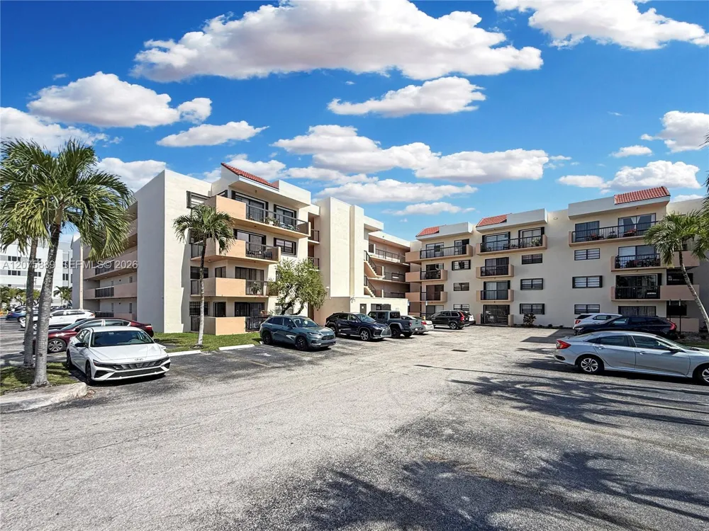 995 SW 84th Ave #309 Miami, FL 33144