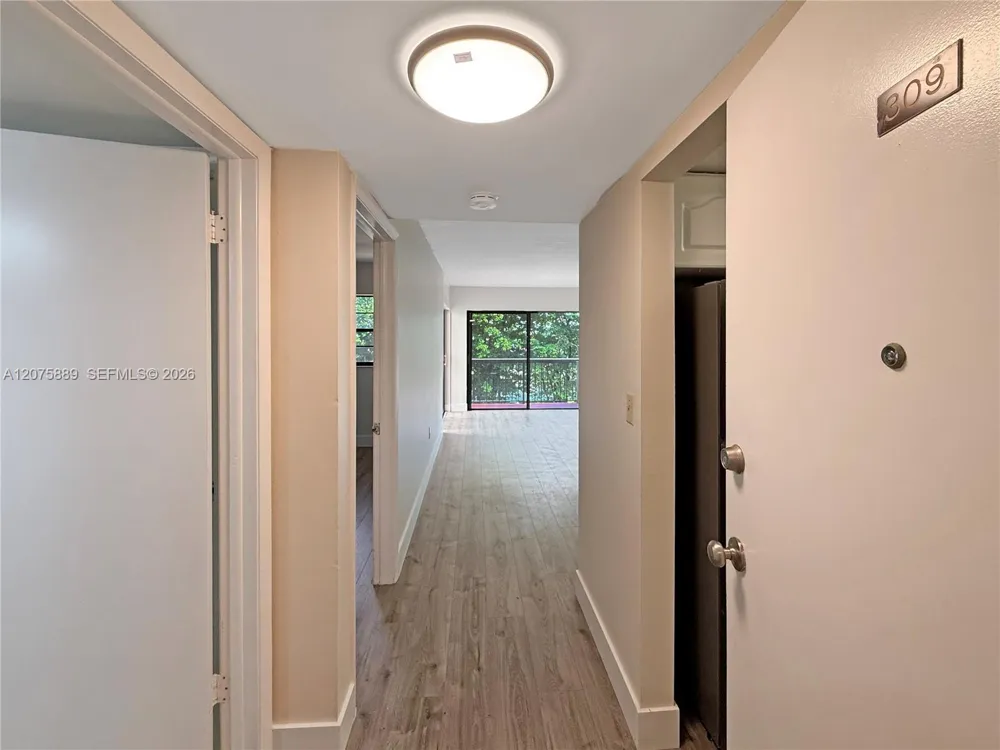 995 SW 84th Ave #309 Miami, FL 33144