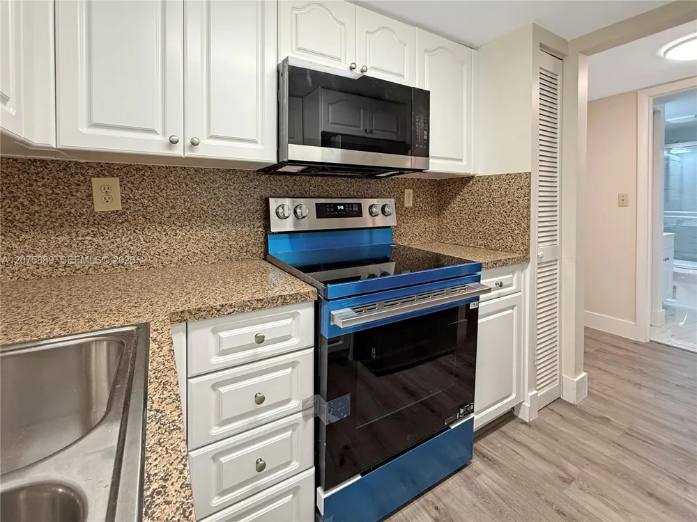 995 SW 84th Ave #309 Miami, FL 33144