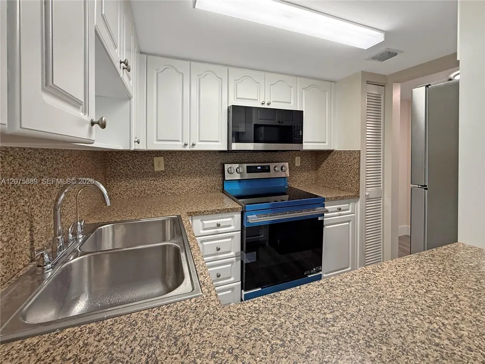 995 SW 84th Ave #309 Miami, FL 33144