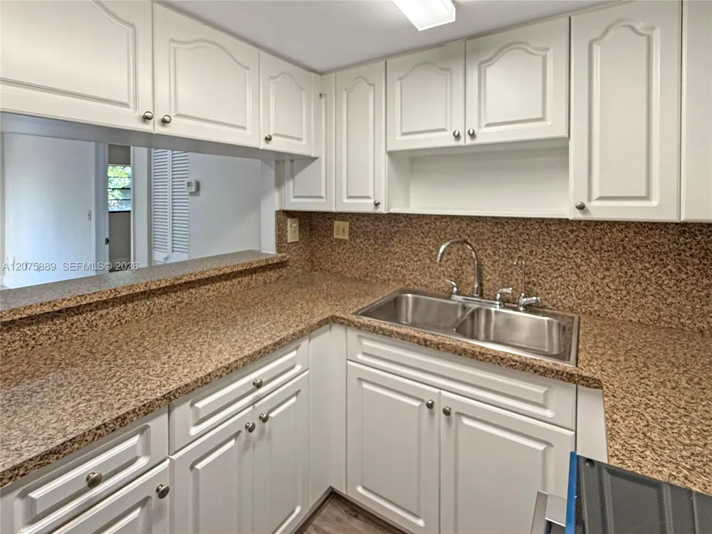 995 SW 84th Ave #309 Miami, FL 33144
