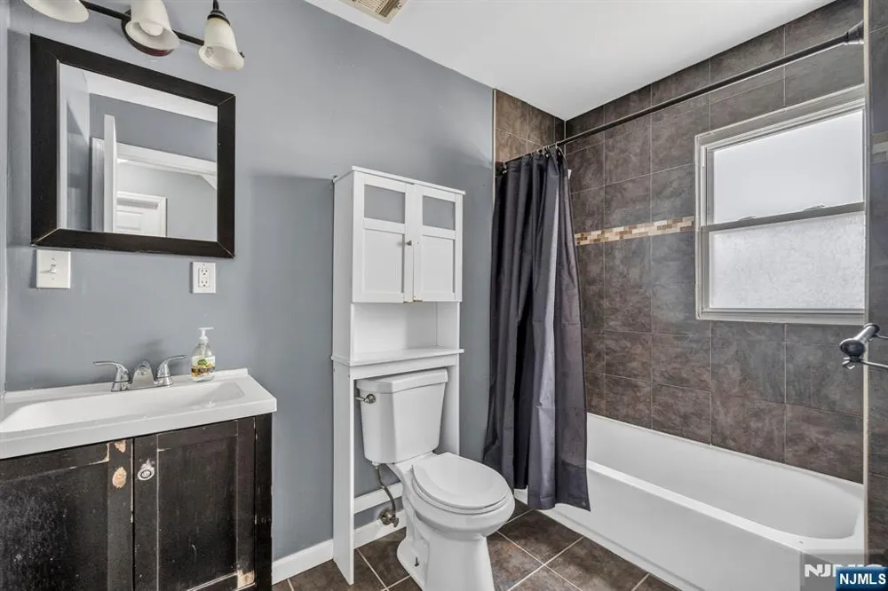 446 Clifton Avenue Newark, NJ 07104